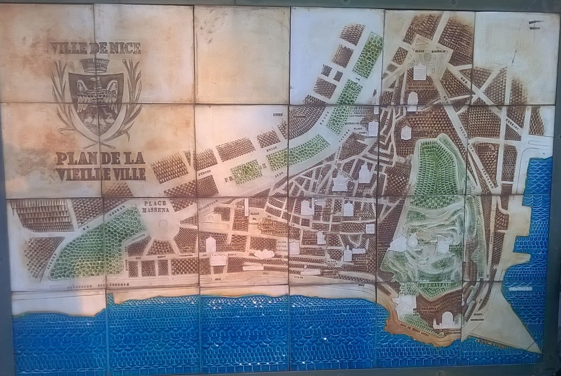 Panneau céramique de la ville de Nice par Roger Capron