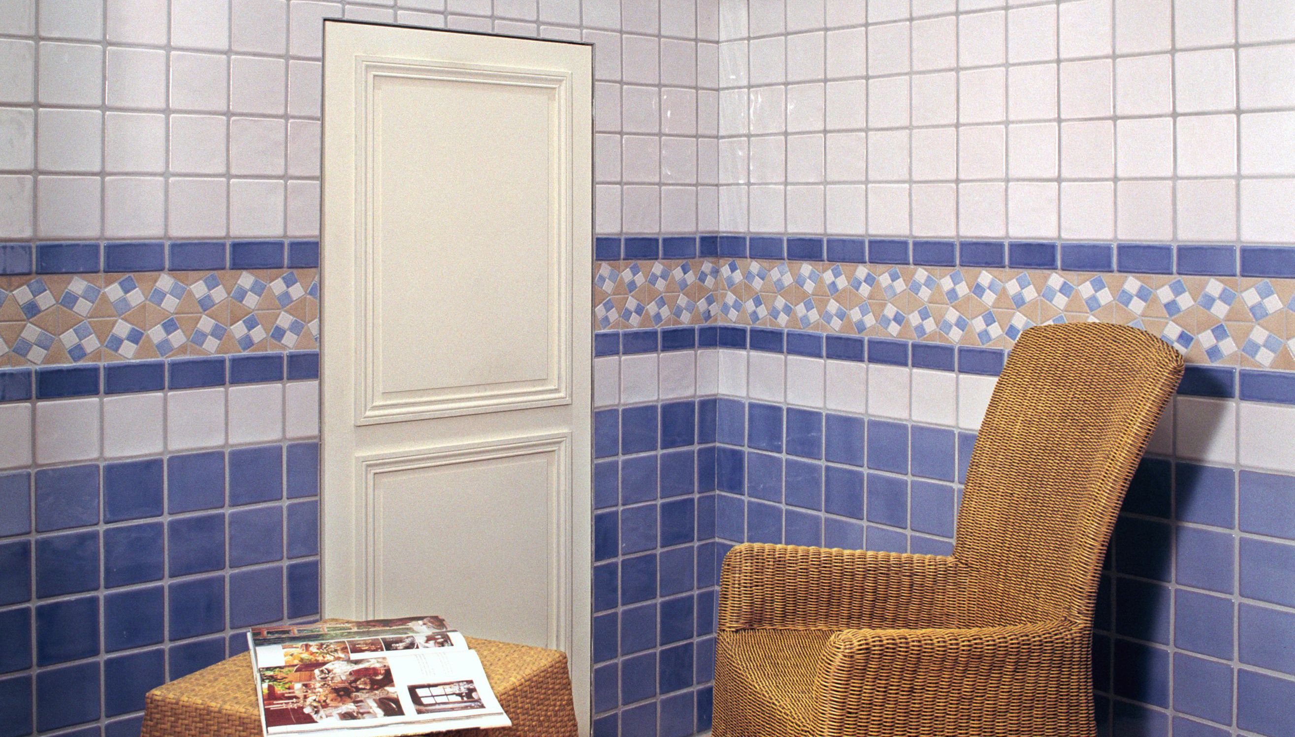 Intérieur en carreaux Occitanes bleu et blanc